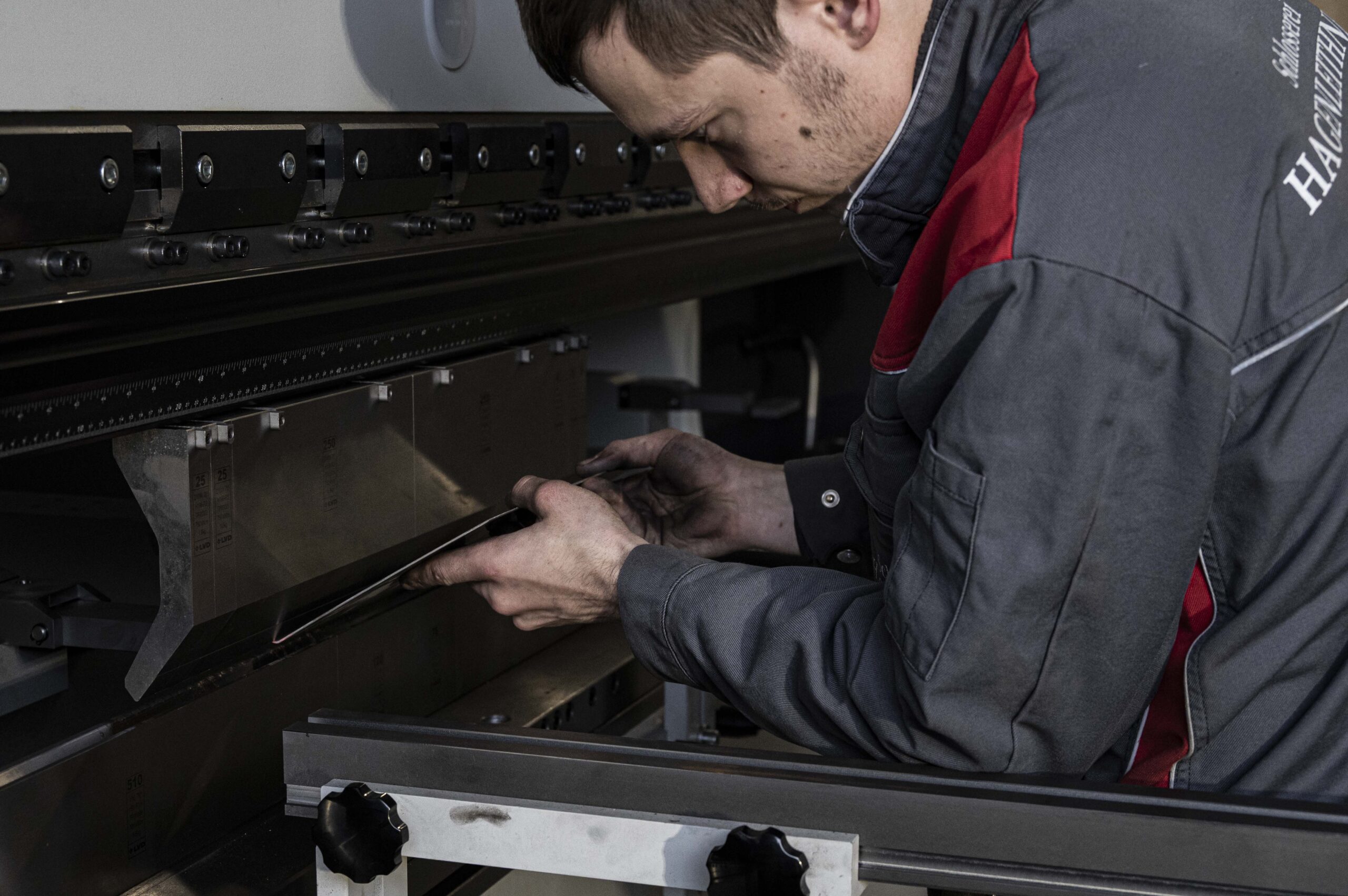 Shooting Hagenleithner Web24 Metallverarbeitung Abkantpresse
